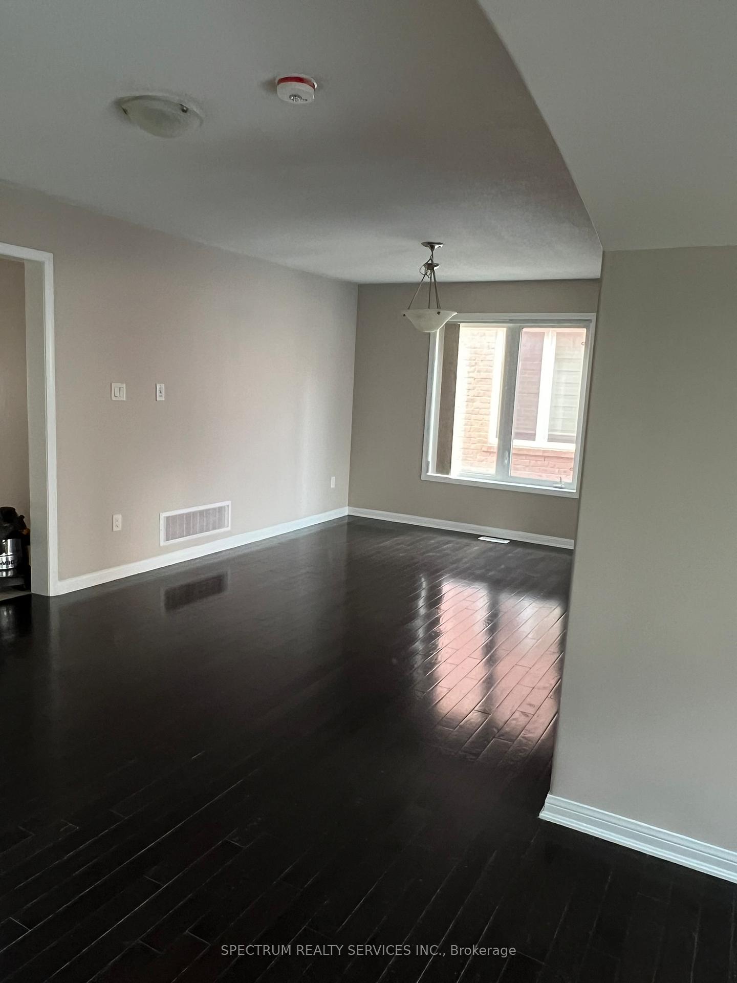 Photo 3 of 214 Valleyway Drive, Brampton, Credit Valley — HOMEH