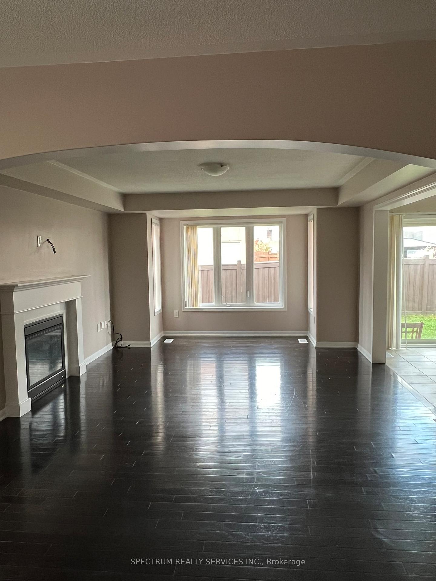Photo 10 of 214 Valleyway Drive, Brampton, Credit Valley — HOMEH