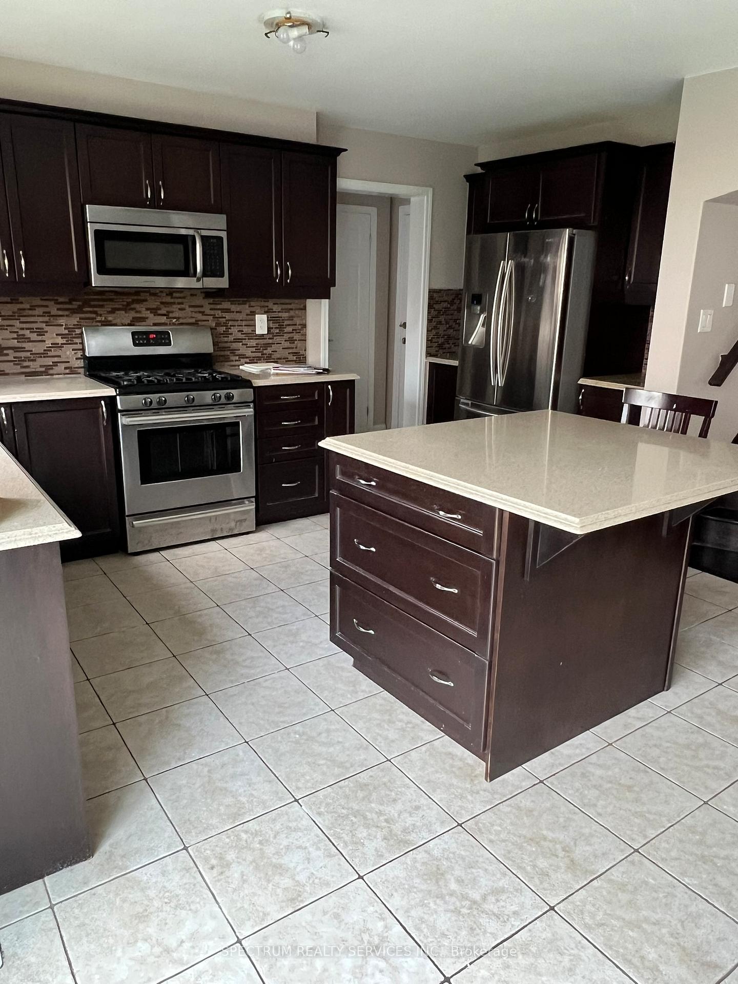 Photo 11 of 214 Valleyway Drive, Brampton, Credit Valley — HOMEH