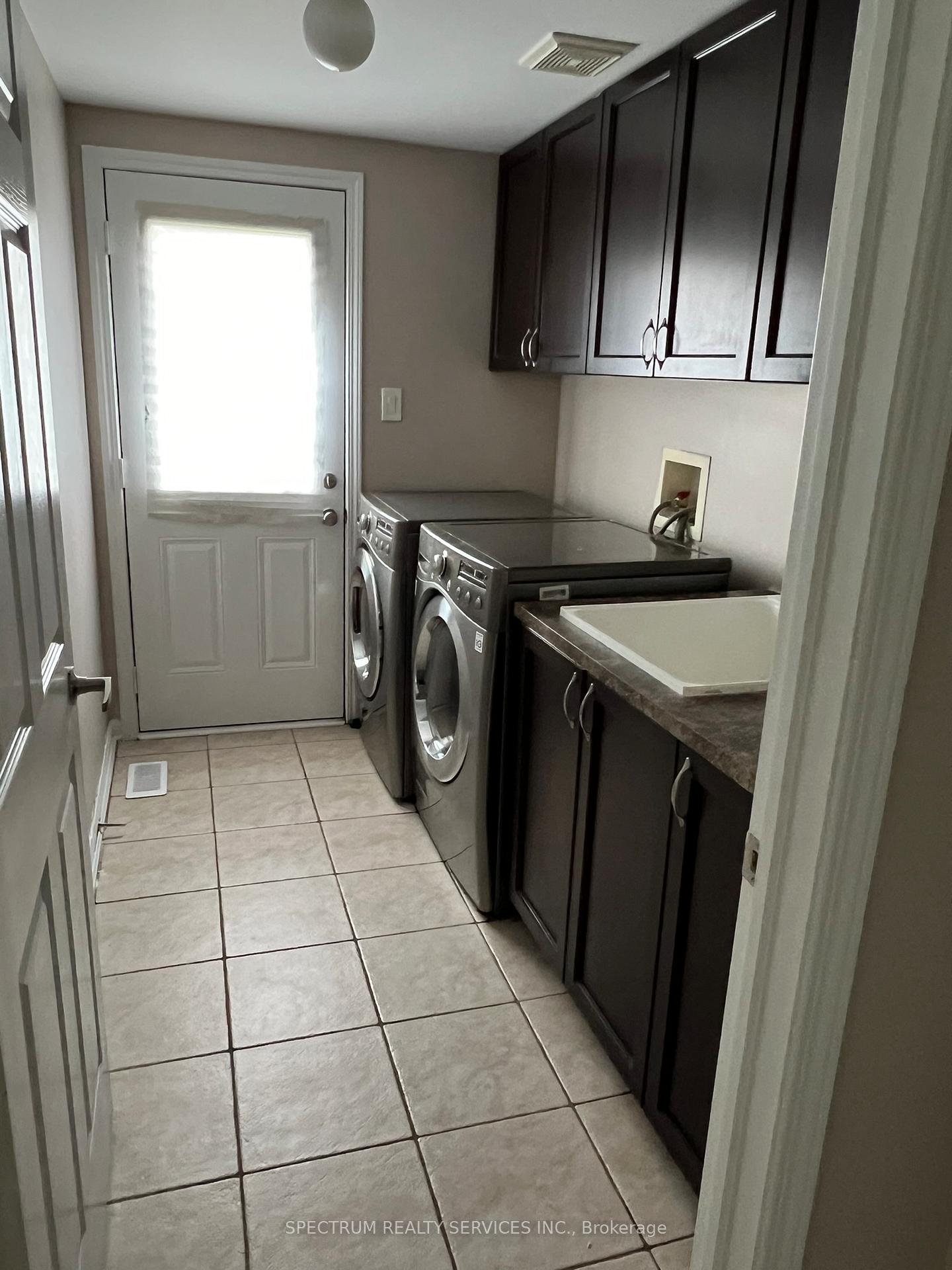 Photo 13 of 214 Valleyway Drive, Brampton, Credit Valley — HOMEH