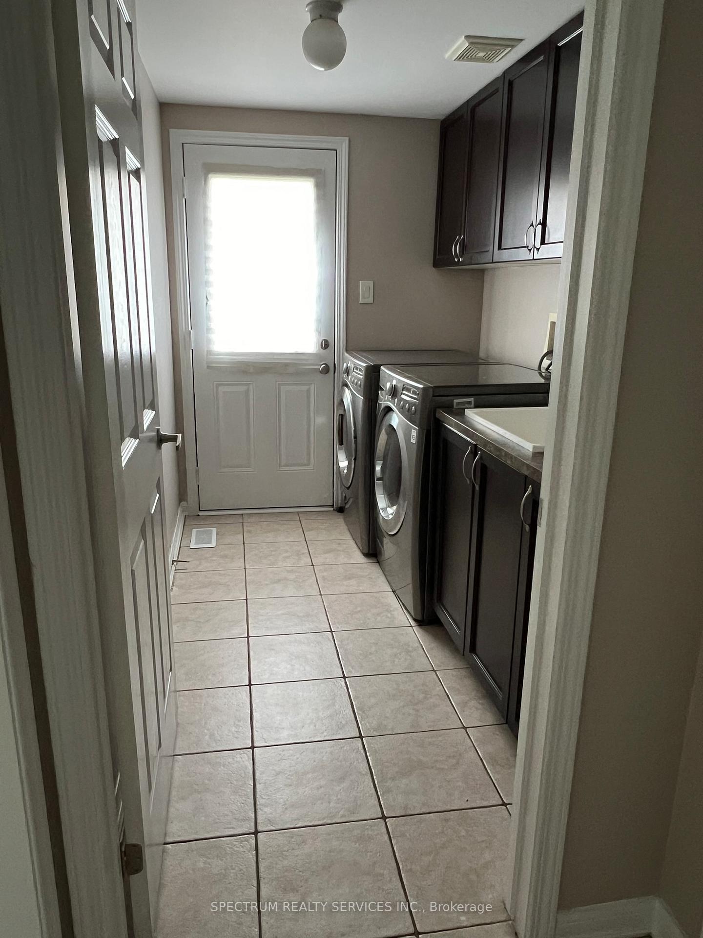Photo 14 of 214 Valleyway Drive, Brampton, Credit Valley — HOMEH