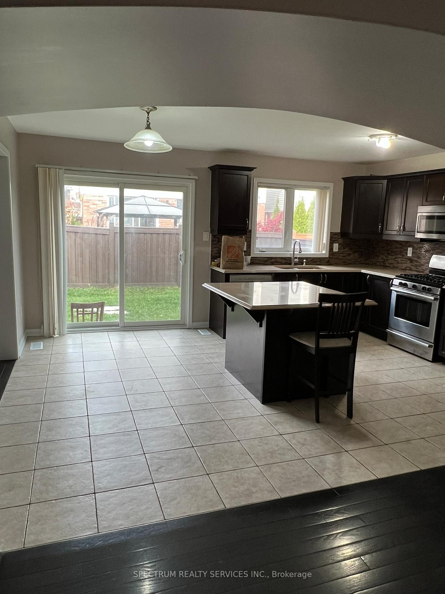 Photo 15 of 214 Valleyway Drive, Brampton, Credit Valley — HOMEH