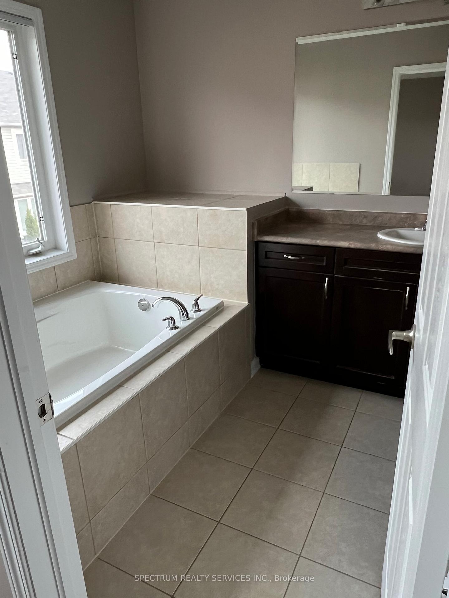 Photo 24 of 214 Valleyway Drive, Brampton, Credit Valley — HOMEH