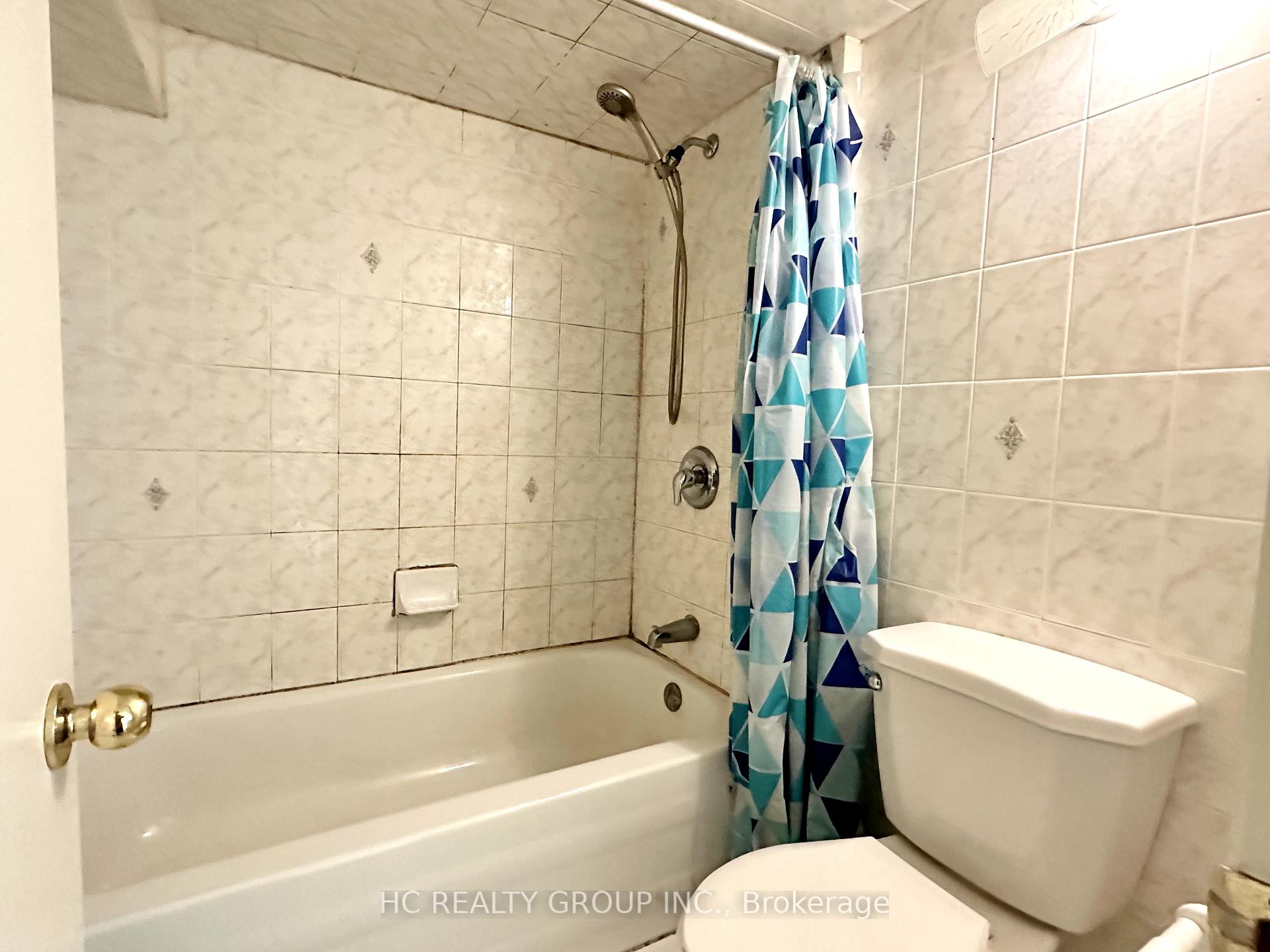Photo 4 of 63 Ian Baron Avenue, Markham, Village Green-South Unionville — HOMEH