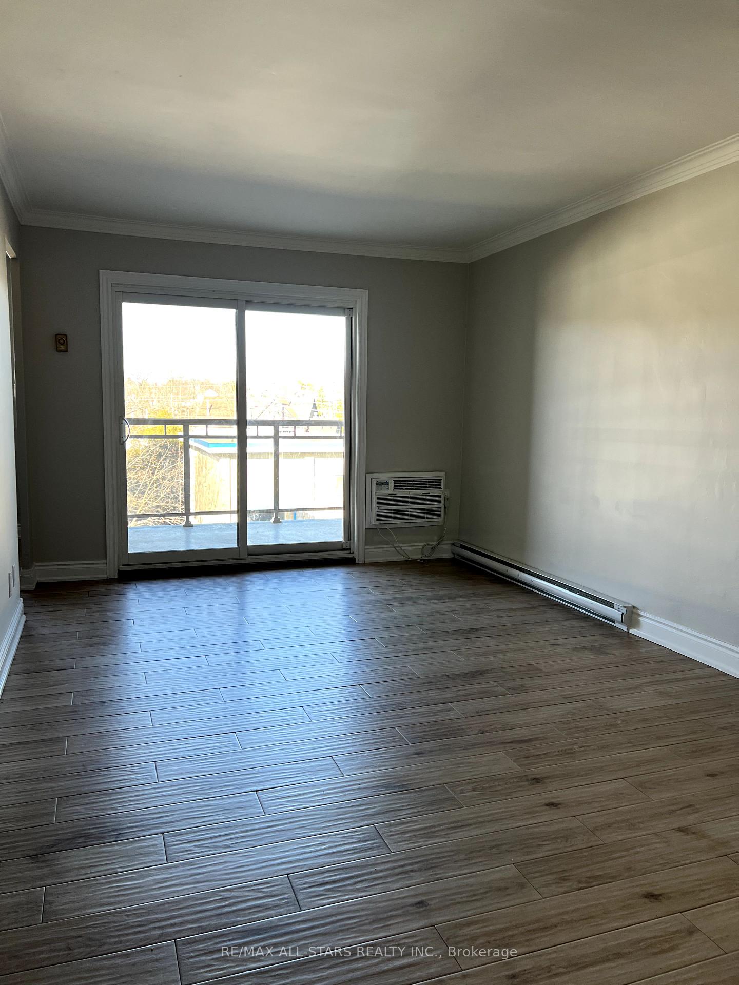 Photo 3 of Unit 13, 73 Albert Street, Uxbridge — HOMEH