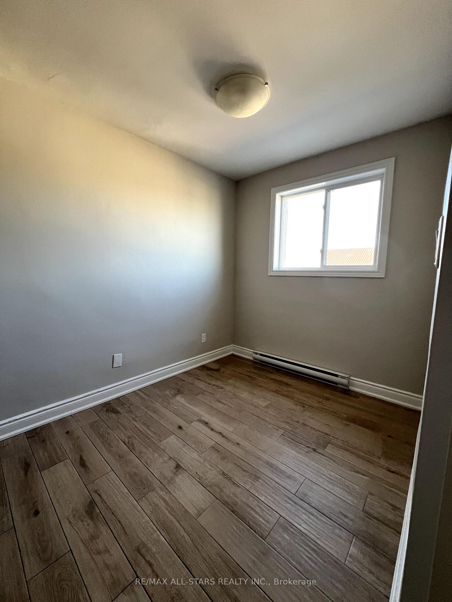 Photo 2 of Unit 13, 73 Albert Street, Uxbridge — HOMEH