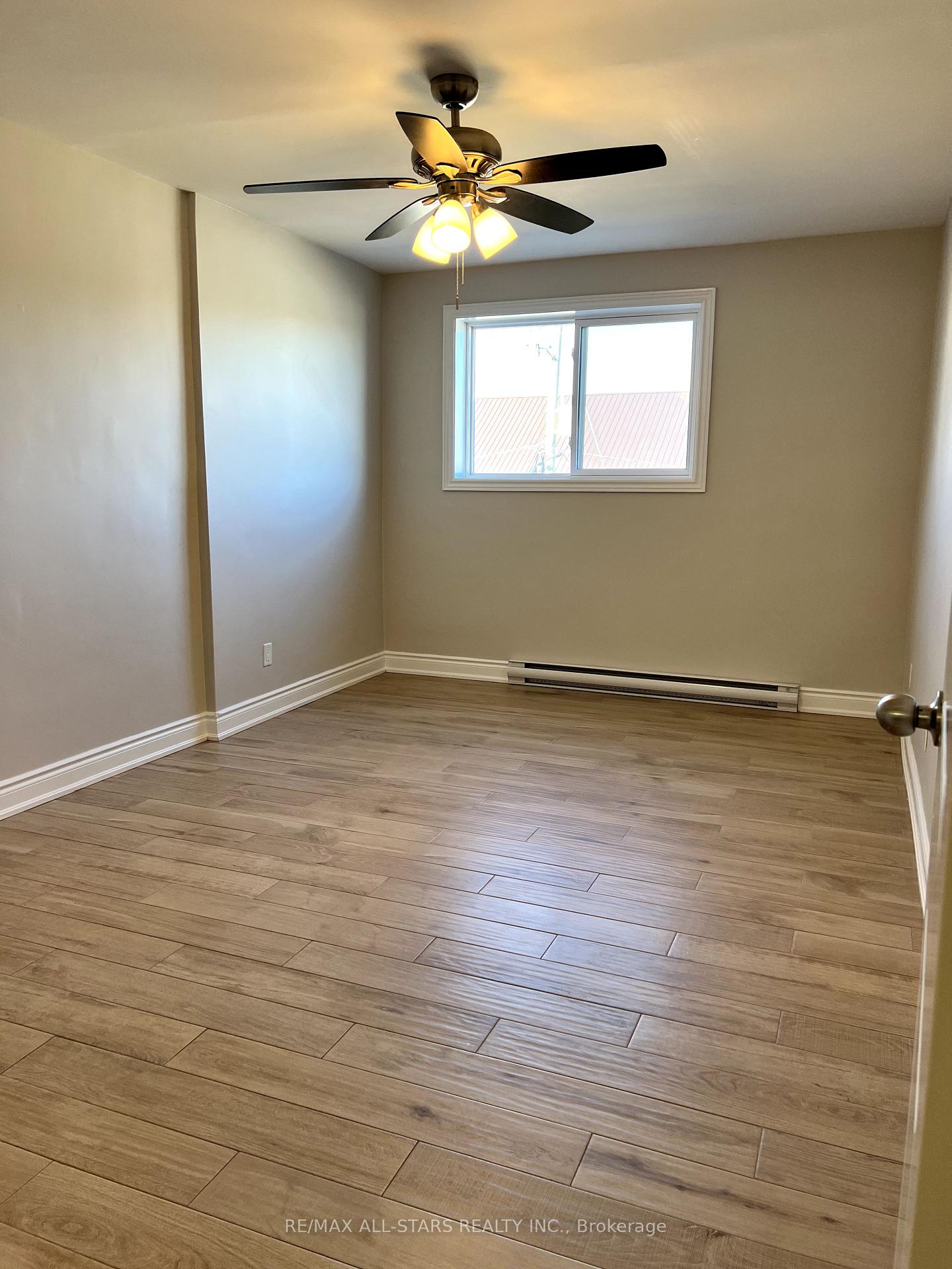 Photo 10 of Unit 13, 73 Albert Street, Uxbridge — HOMEH