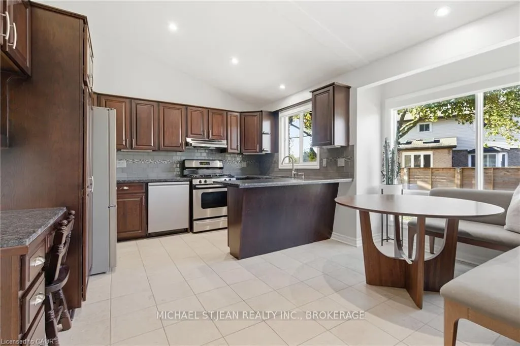 Photo 12 of 78 Ackland Street, Hamilton, Stoney Creek Mountain — HOMEH