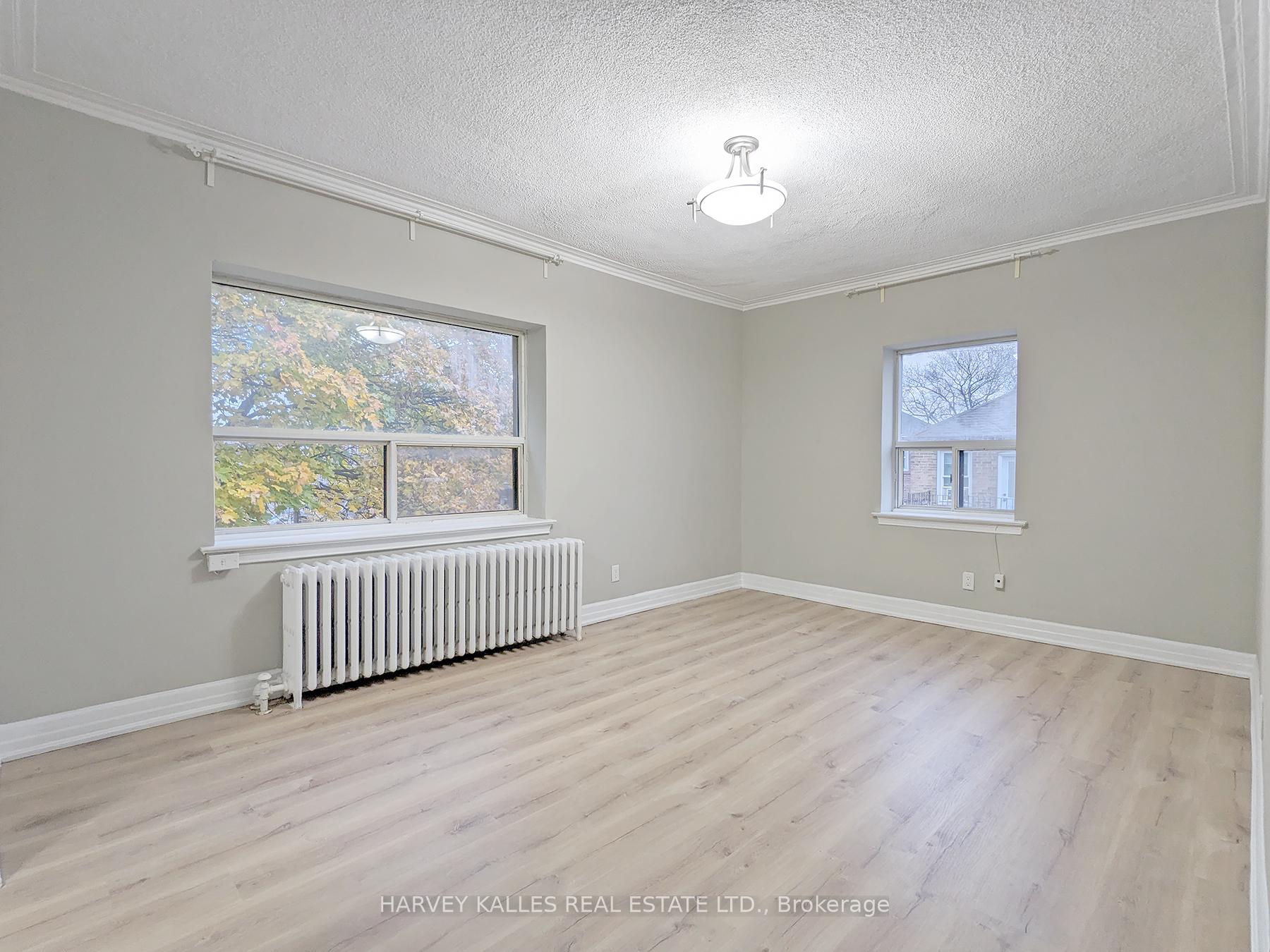 Photo 3 of Unit 25, 36 Rosecliffe Avenue, Toronto, Oakwood Village — HOMEH