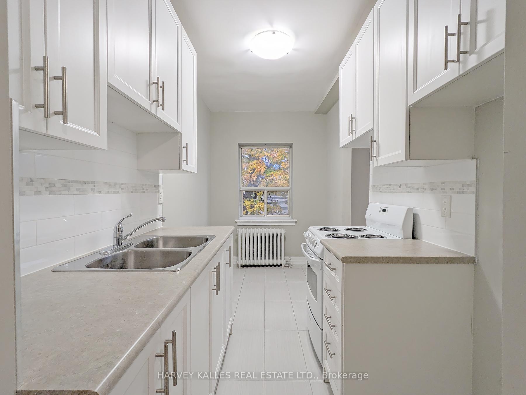 Photo 8 of Unit 25, 36 Rosecliffe Avenue, Toronto, Oakwood Village — HOMEH