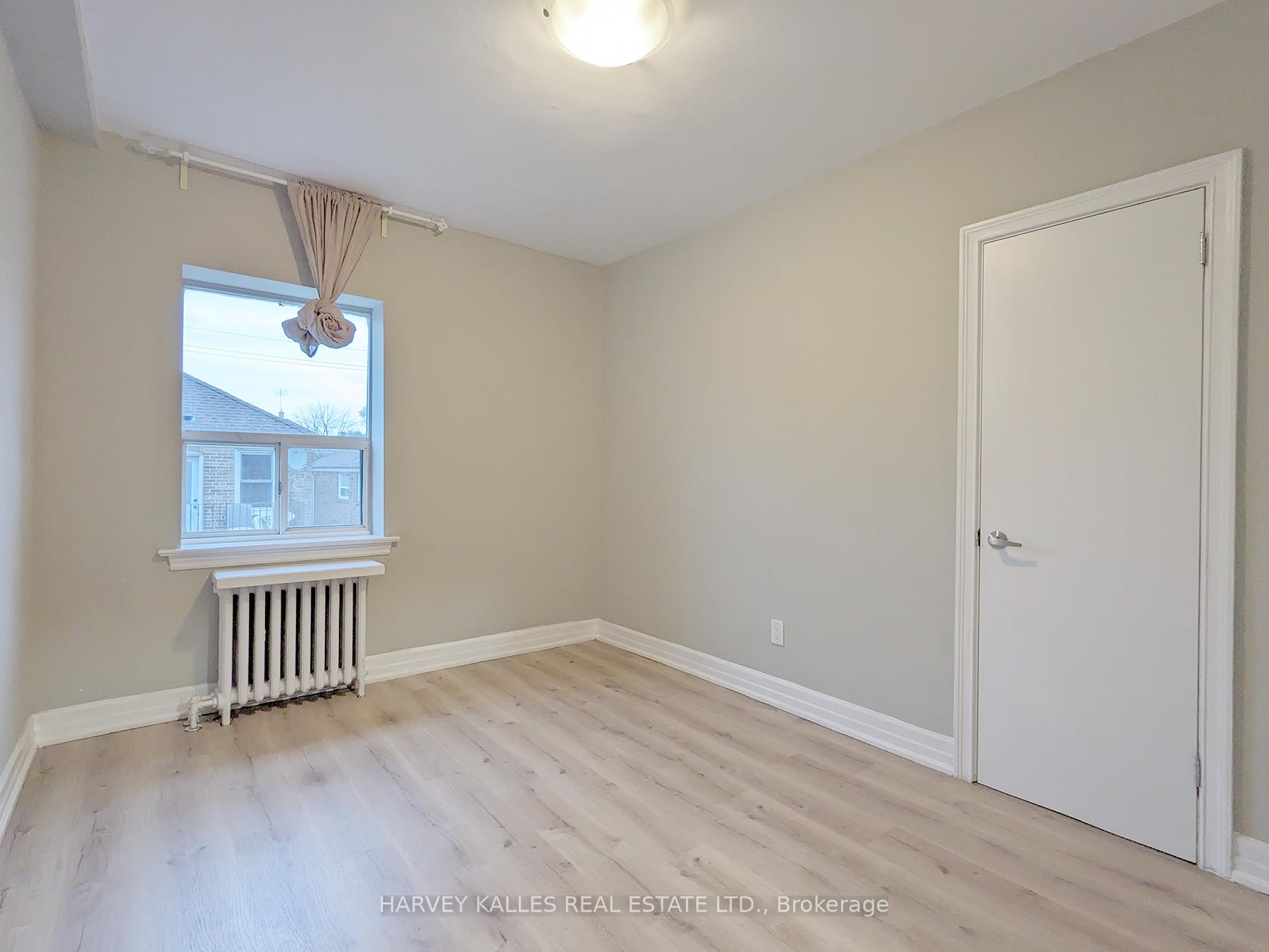 Photo 4 of Unit 25, 36 Rosecliffe Avenue, Toronto, Oakwood Village — HOMEH