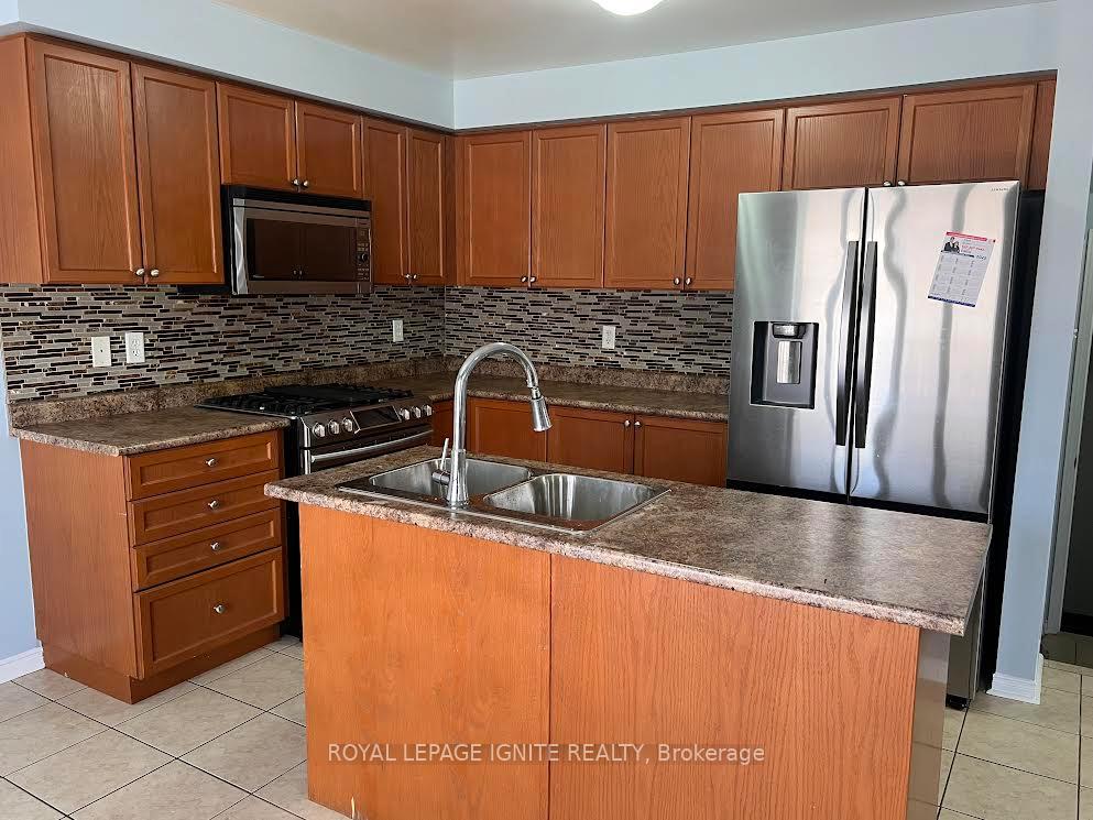 Photo 4 of 40 Wilsongary Circle, Ajax, Northeast Ajax — HOMEH