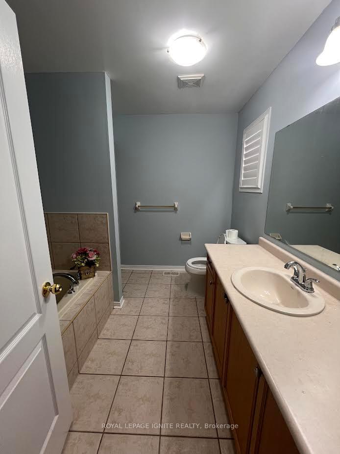 Photo 12 of 40 Wilsongary Circle, Ajax, Northeast Ajax — HOMEH