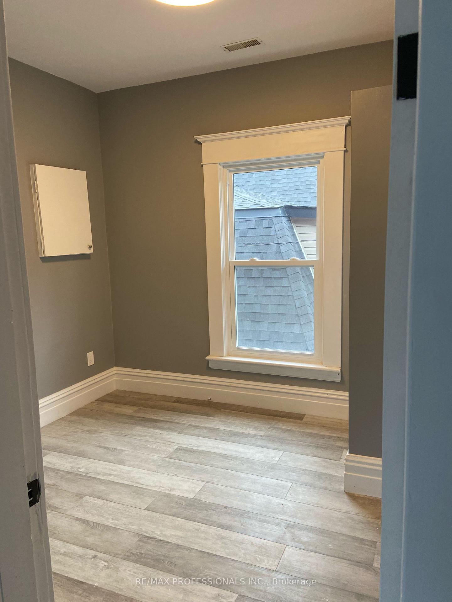 Photo 5 of Unit 3, 77 East Avenue, Brant, Brantford Twp — HOMEH