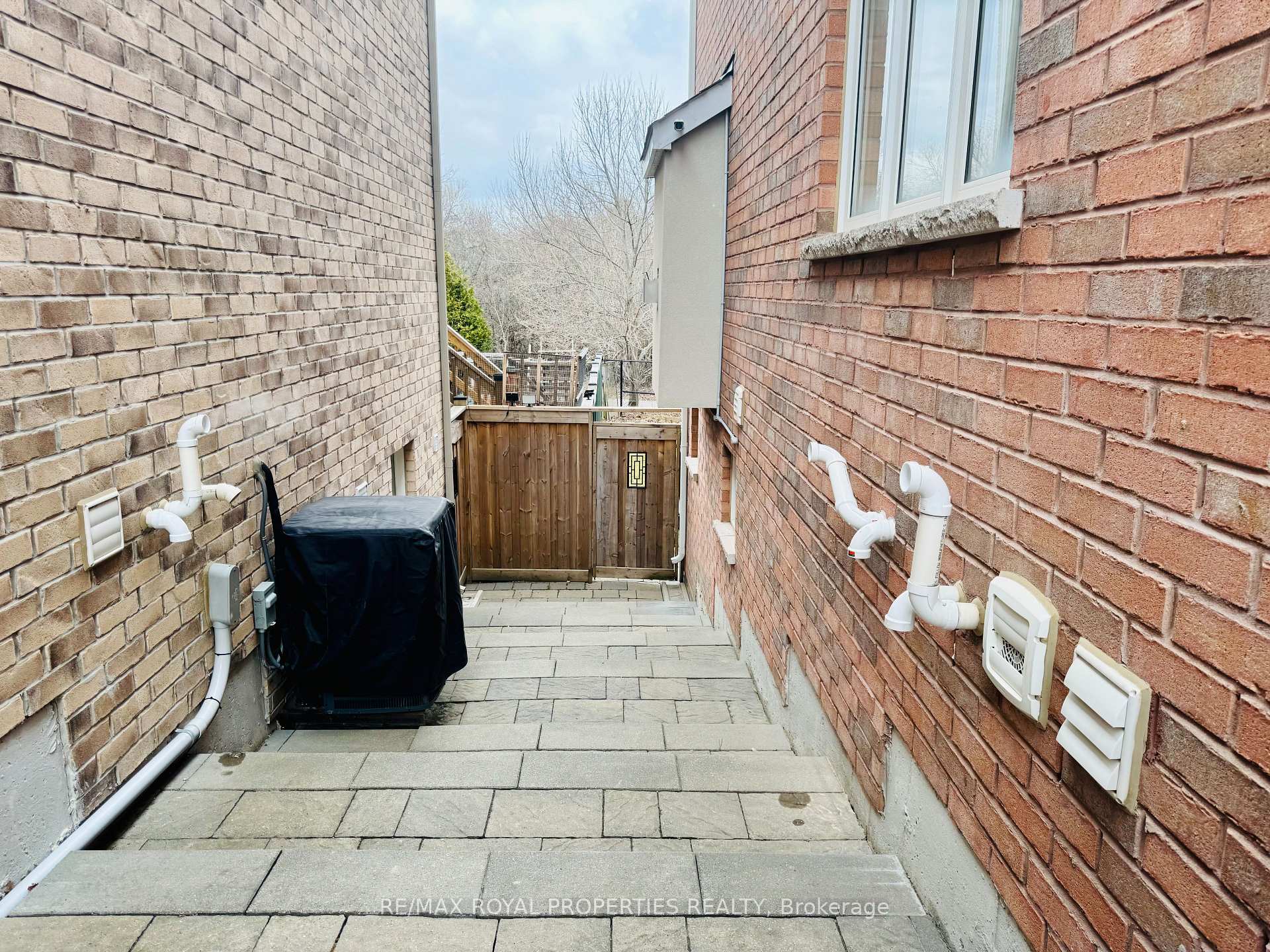 Photo 10 of Unit BASEMENT, 63 Westgate Avenue, Ajax, Central East — HOMEH
