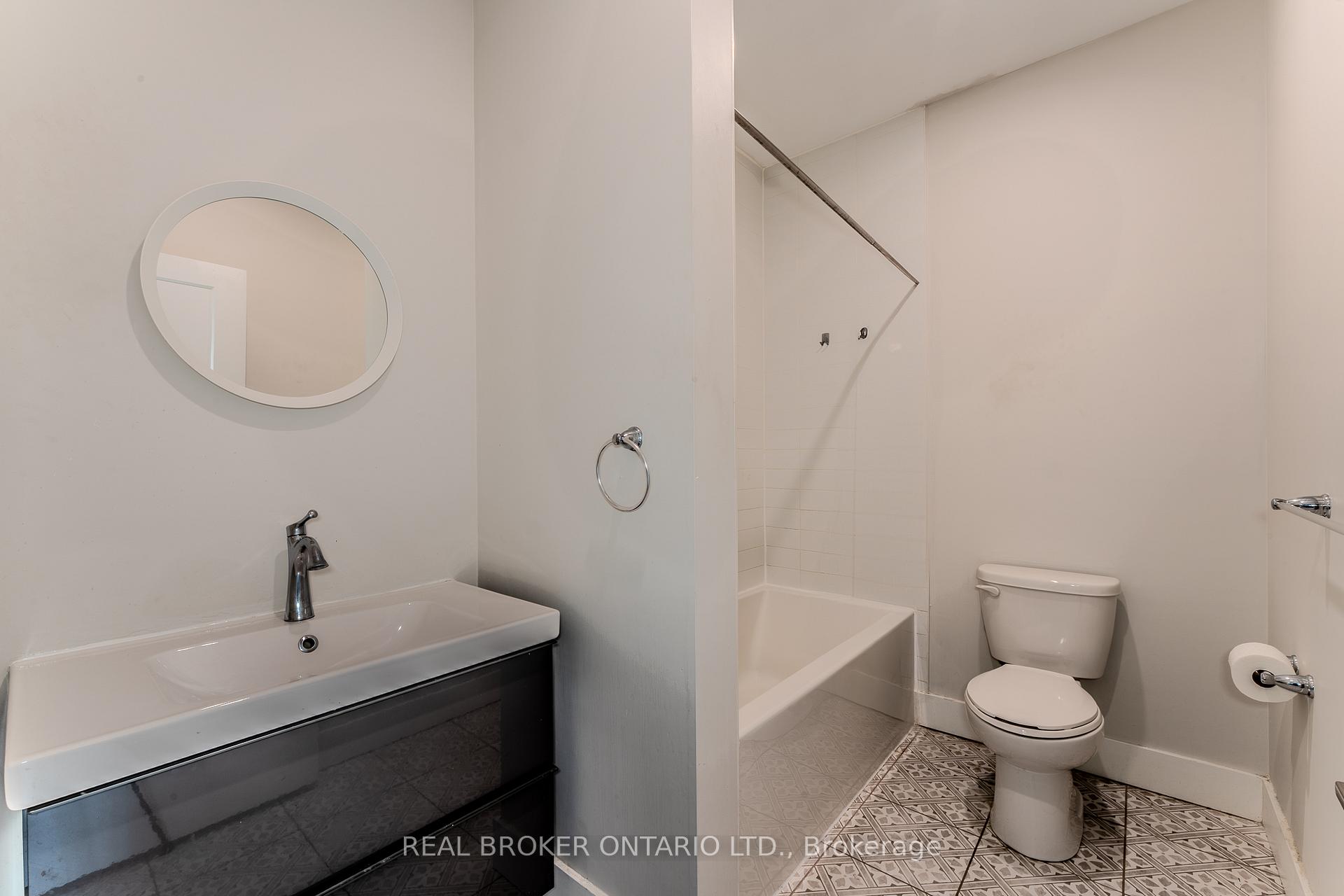 Photo 5 of Unit 203, 85 King Street E, Hamilton, Beasley — HOMEH