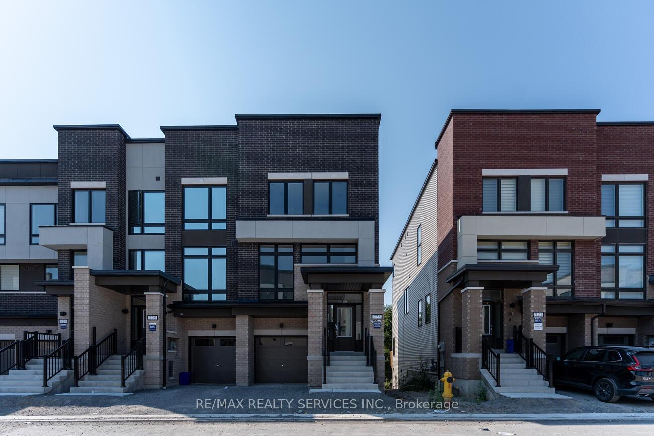 Photo 6 of 723 Heathrow Path, Oshawa, Taunton — HOMEH