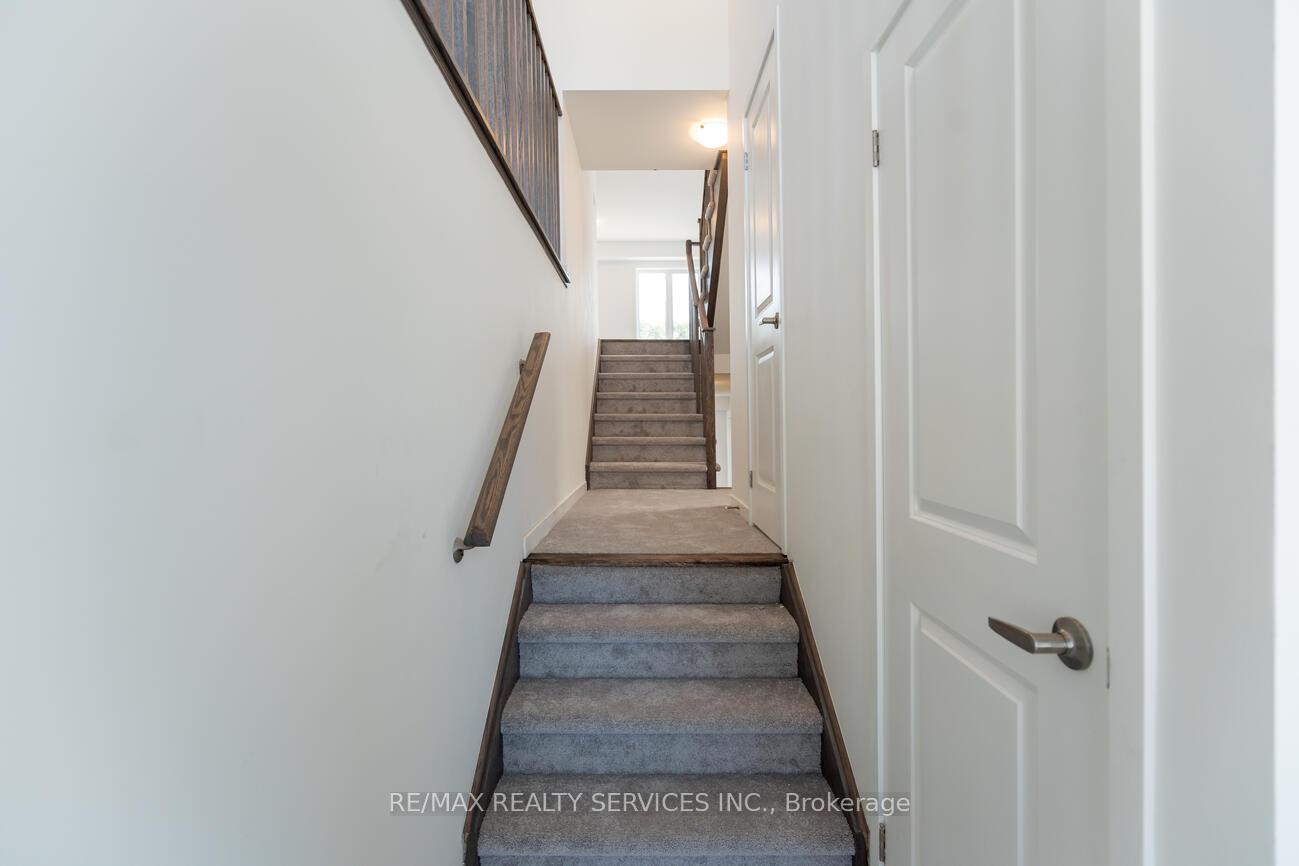 Photo 36 of 723 Heathrow Path, Oshawa, Taunton — HOMEH