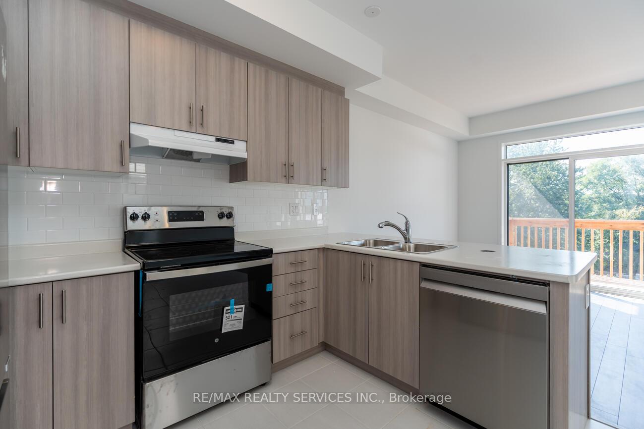 Photo 12 of 723 Heathrow Path, Oshawa, Taunton — HOMEH