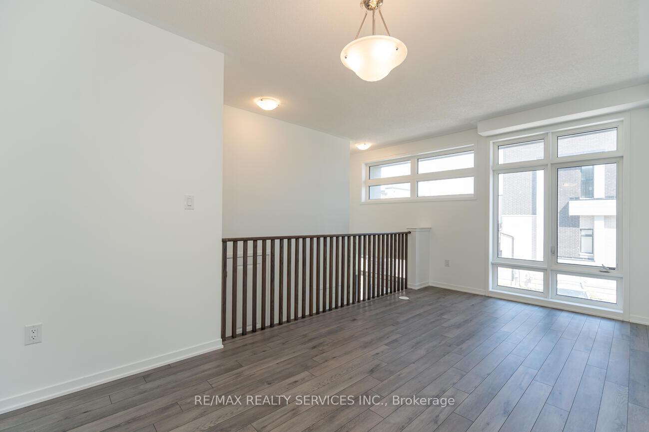 Photo 10 of 723 Heathrow Path, Oshawa, Taunton — HOMEH