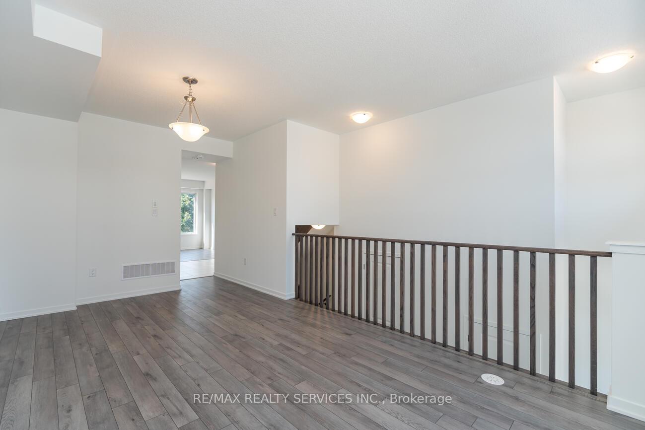 Photo 15 of 723 Heathrow Path, Oshawa, Taunton — HOMEH