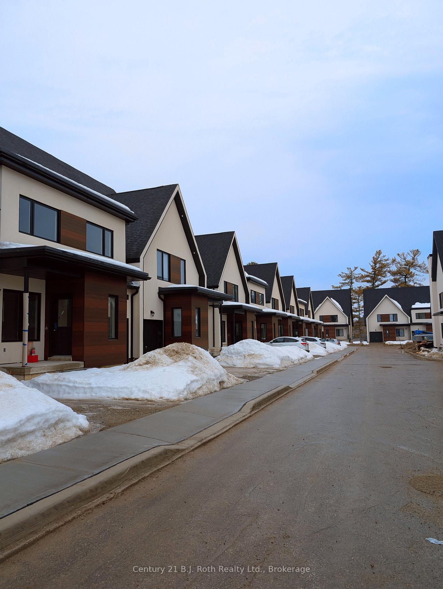 Photo 4 of 13 Ruby Crescent, Orillia — HOMEH