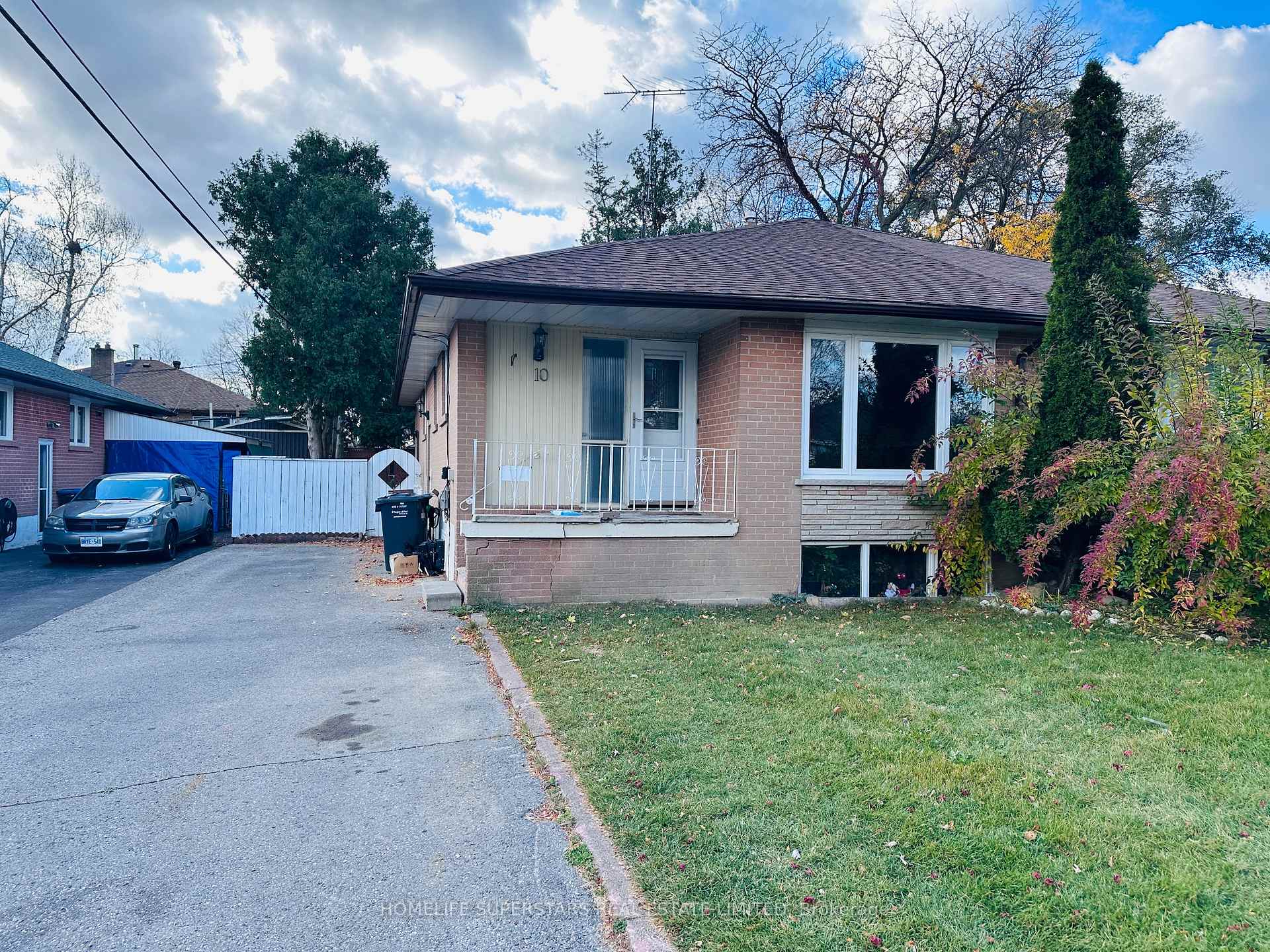 Photo 3 of 10 Aloma Crescent, Brampton, Avondale — HOMEH