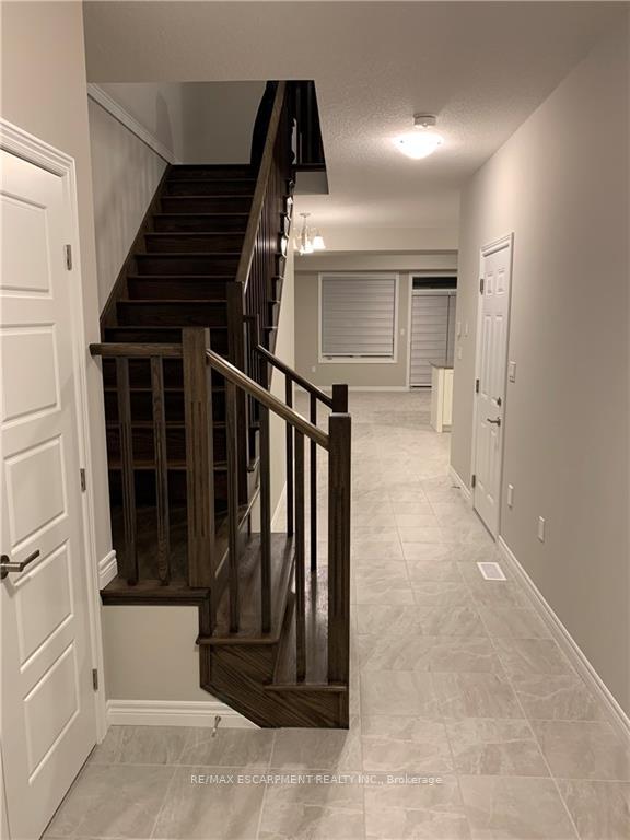Photo 2 of 34 Zoe Lane, Hamilton, Binbrook — HOMEH