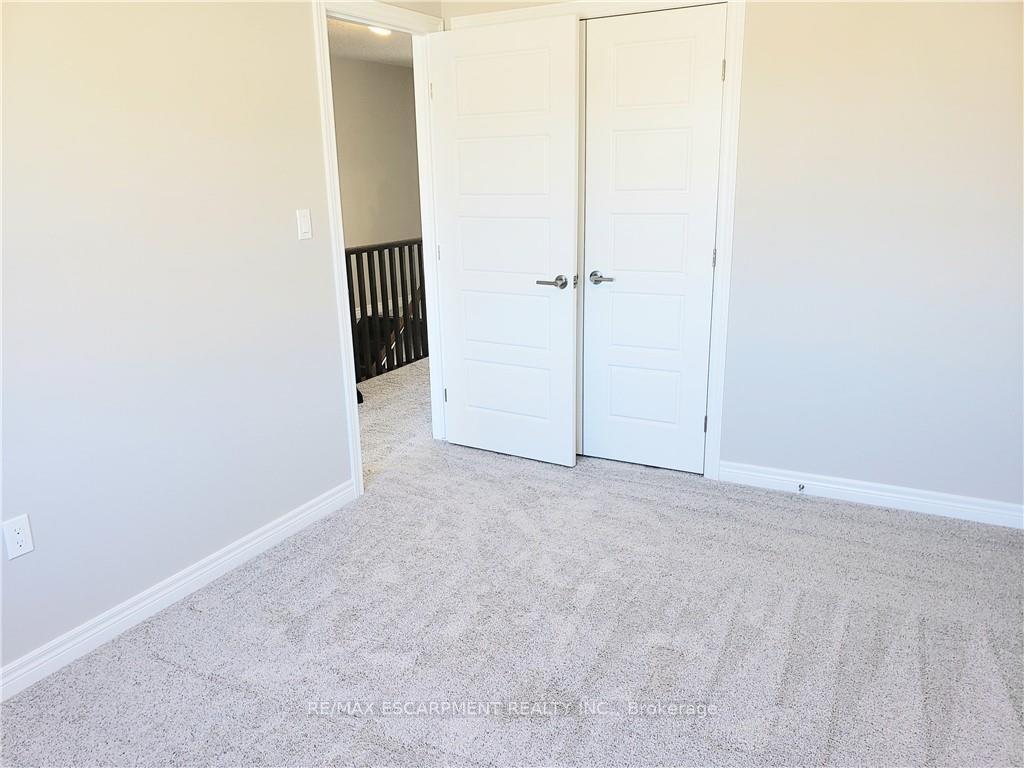 Photo 11 of 34 Zoe Lane, Hamilton, Binbrook — HOMEH