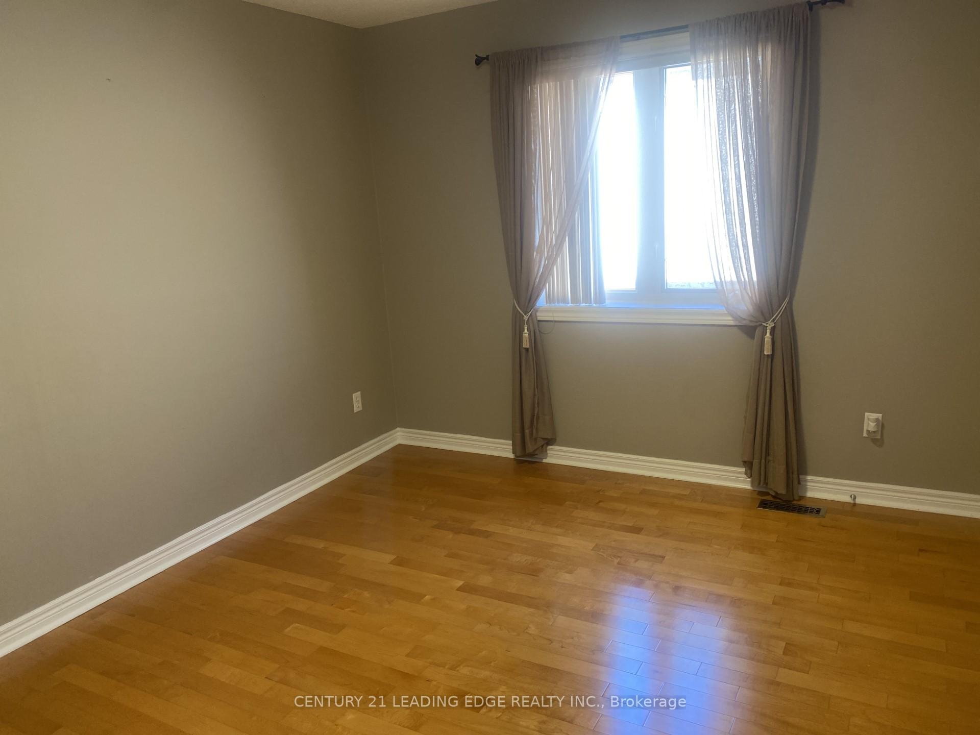 Photo 6 of 67 Quantum Street, Markham, Middlefield — HOMEH