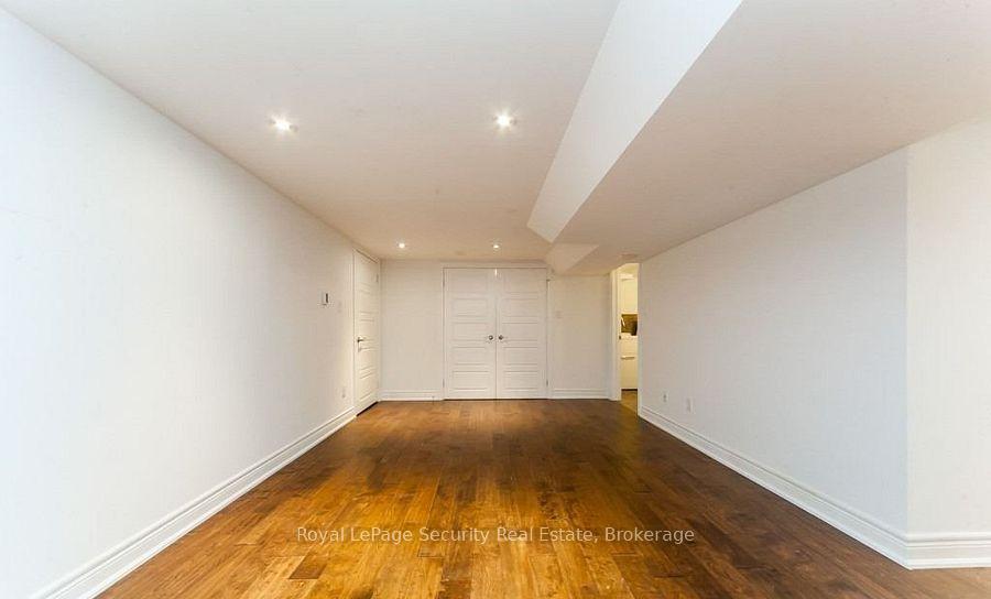 Photo 3 of 23 Cloverhill Road, Etobicoke, Stonegate-Queensway — HOMEH