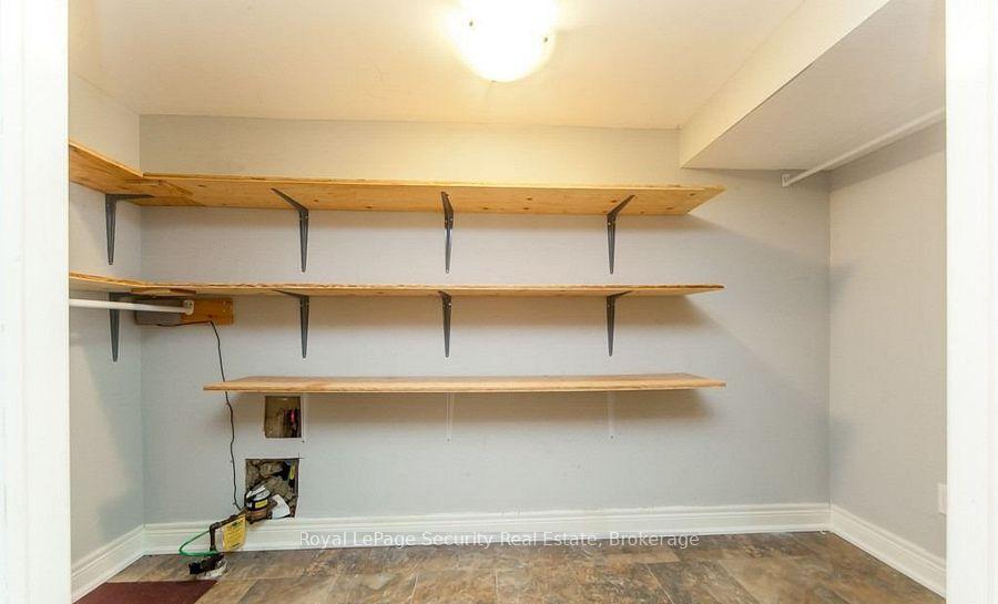 Photo 4 of 23 Cloverhill Road, Etobicoke, Stonegate-Queensway — HOMEH