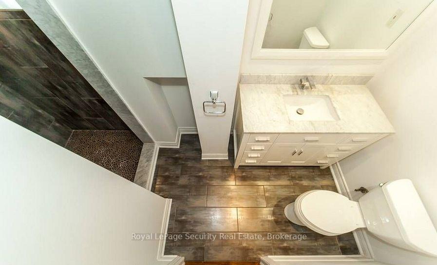 Photo 11 of 23 Cloverhill Road, Etobicoke, Stonegate-Queensway — HOMEH