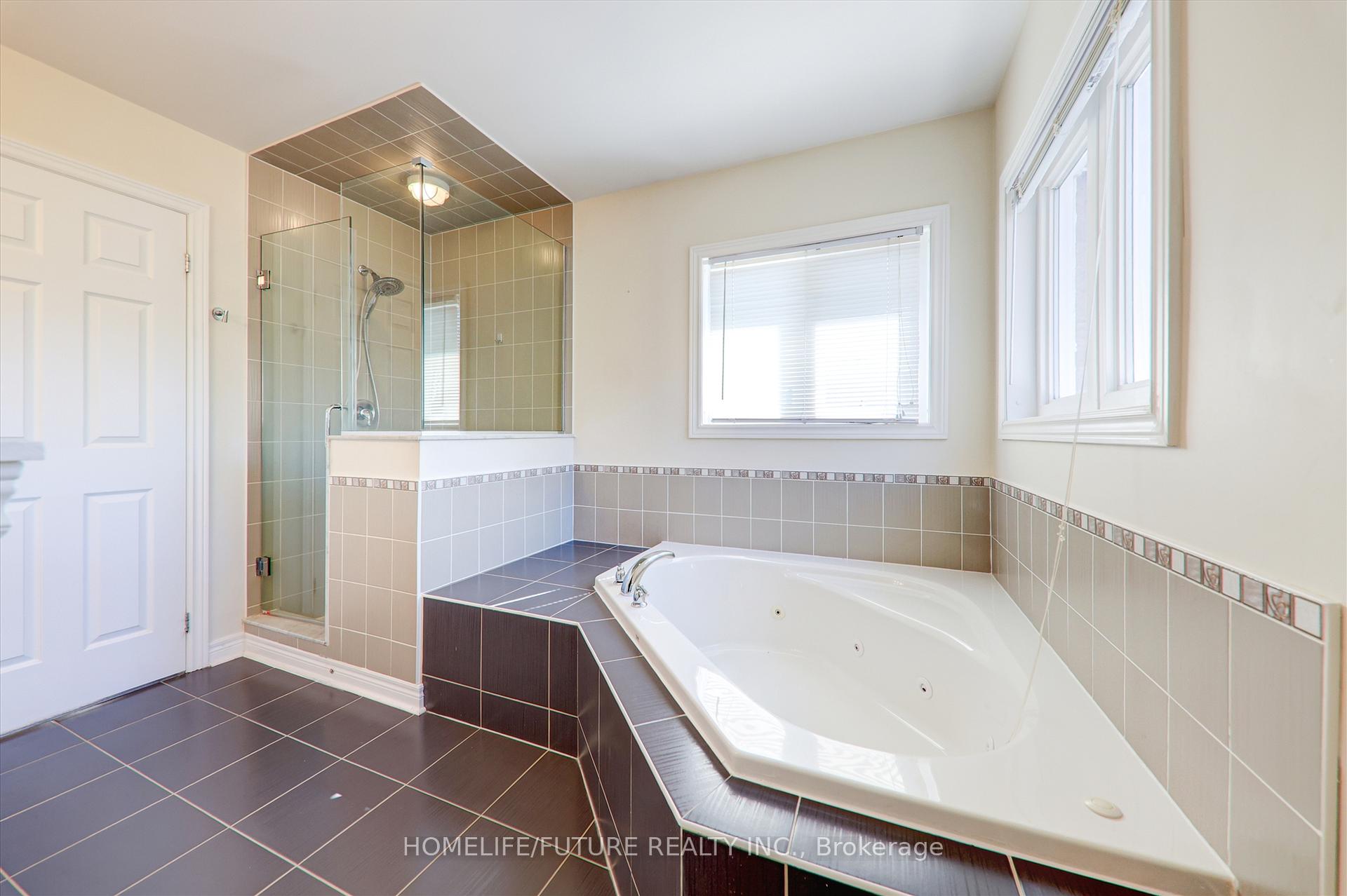 Photo 12 of 179 Glenabbey Drive, Clarington, Courtice — HOMEH