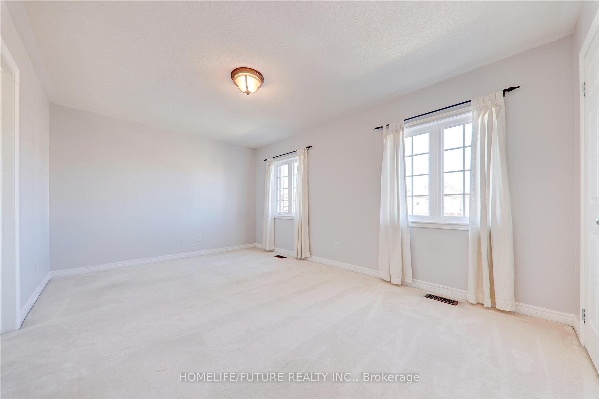 Photo 8 of 179 Glenabbey Drive, Clarington, Courtice — HOMEH