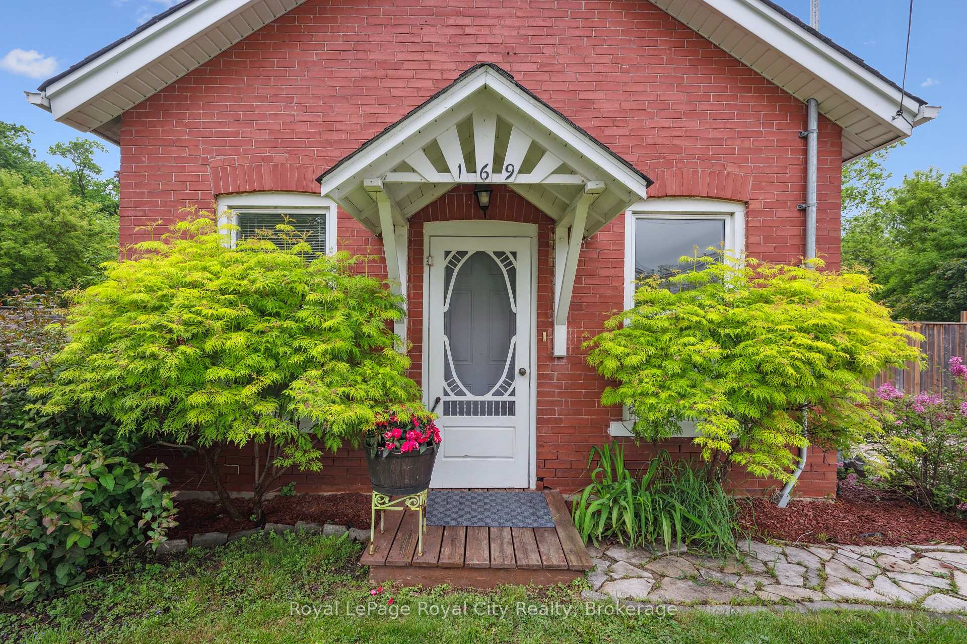 Photo 2 of 169 Edinburgh Road N, Guelph, Downtown — HOMEH