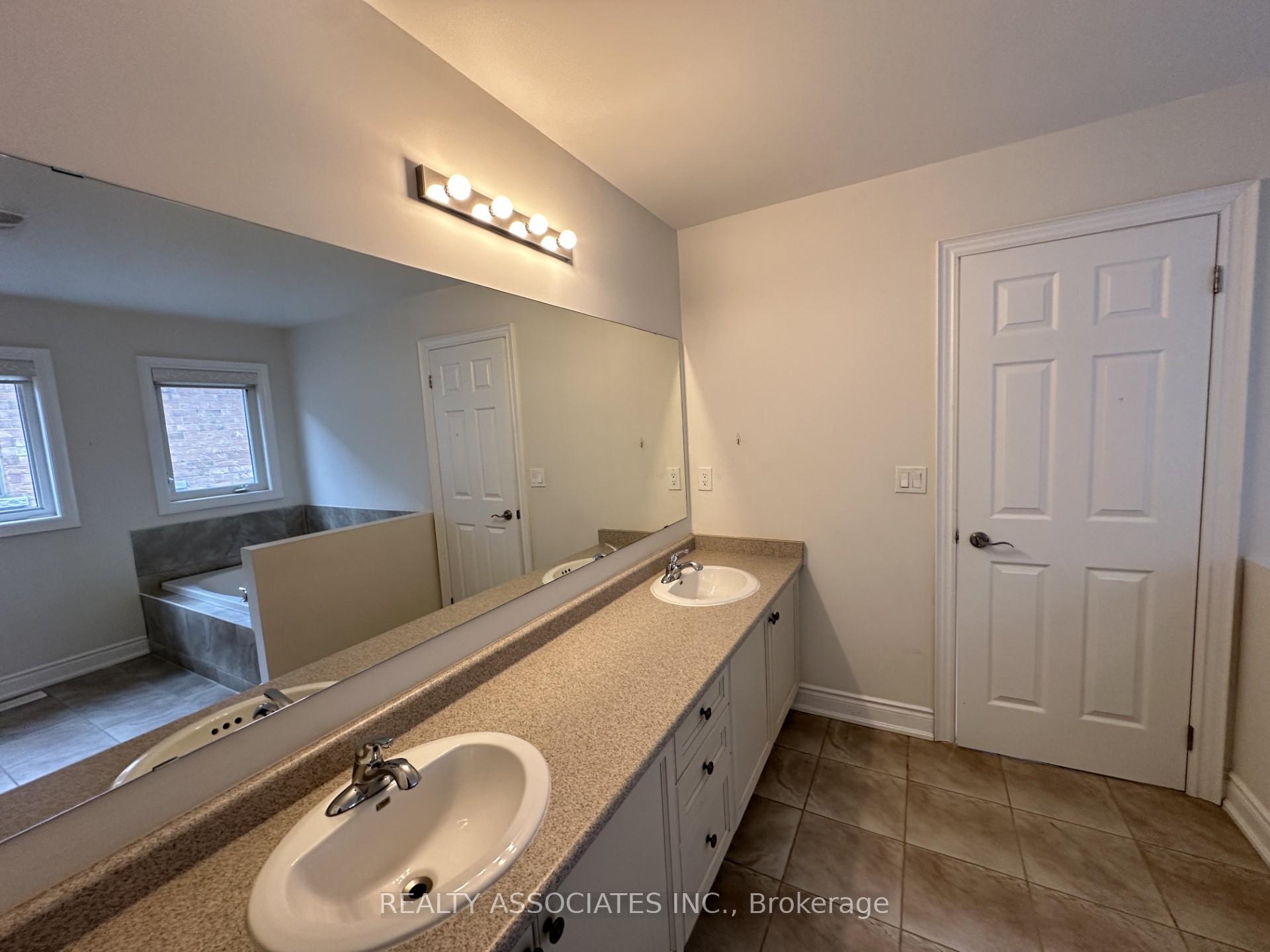 Photo 26 of 22 Carolina Rose Crescent, Markham, Wismer — HOMEH