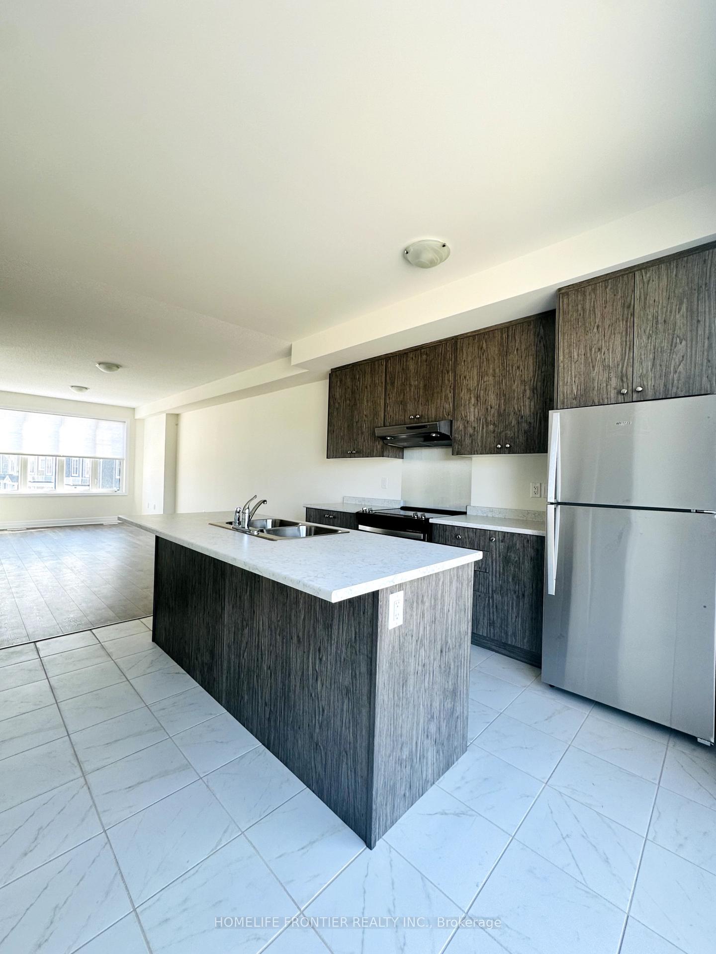 Photo 9 of 24 Lana Circle, Wasaga Beach — HOMEH