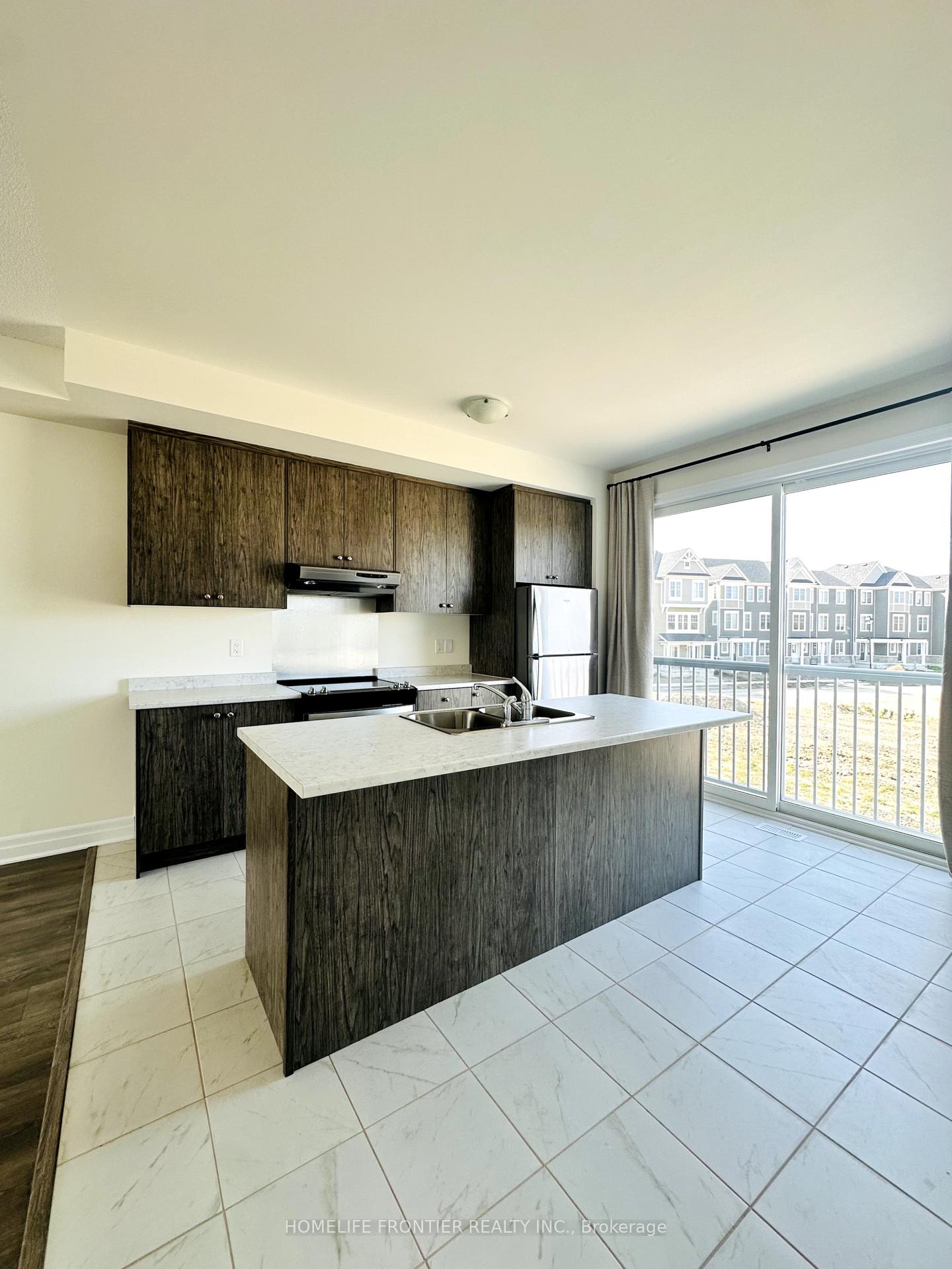 Photo 3 of 24 Lana Circle, Wasaga Beach — HOMEH
