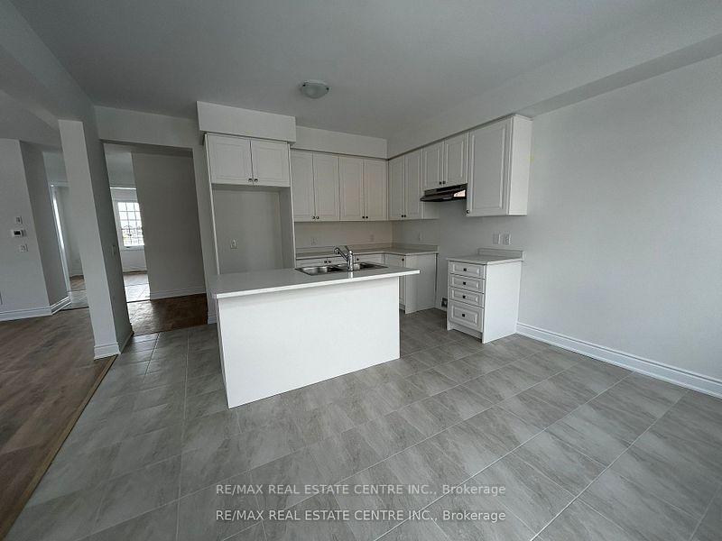 Photo 4 of 23 Carriage Lane, Wasaga Beach — HOMEH