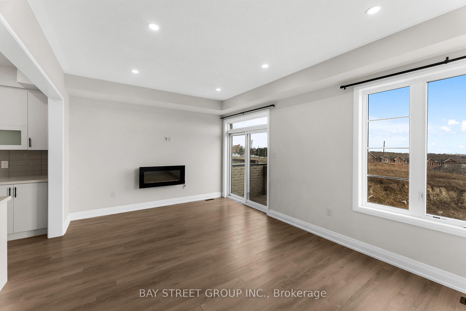 Photo 6 of 131 Vanier Street, Whitby, Pringle Creek — HOMEH