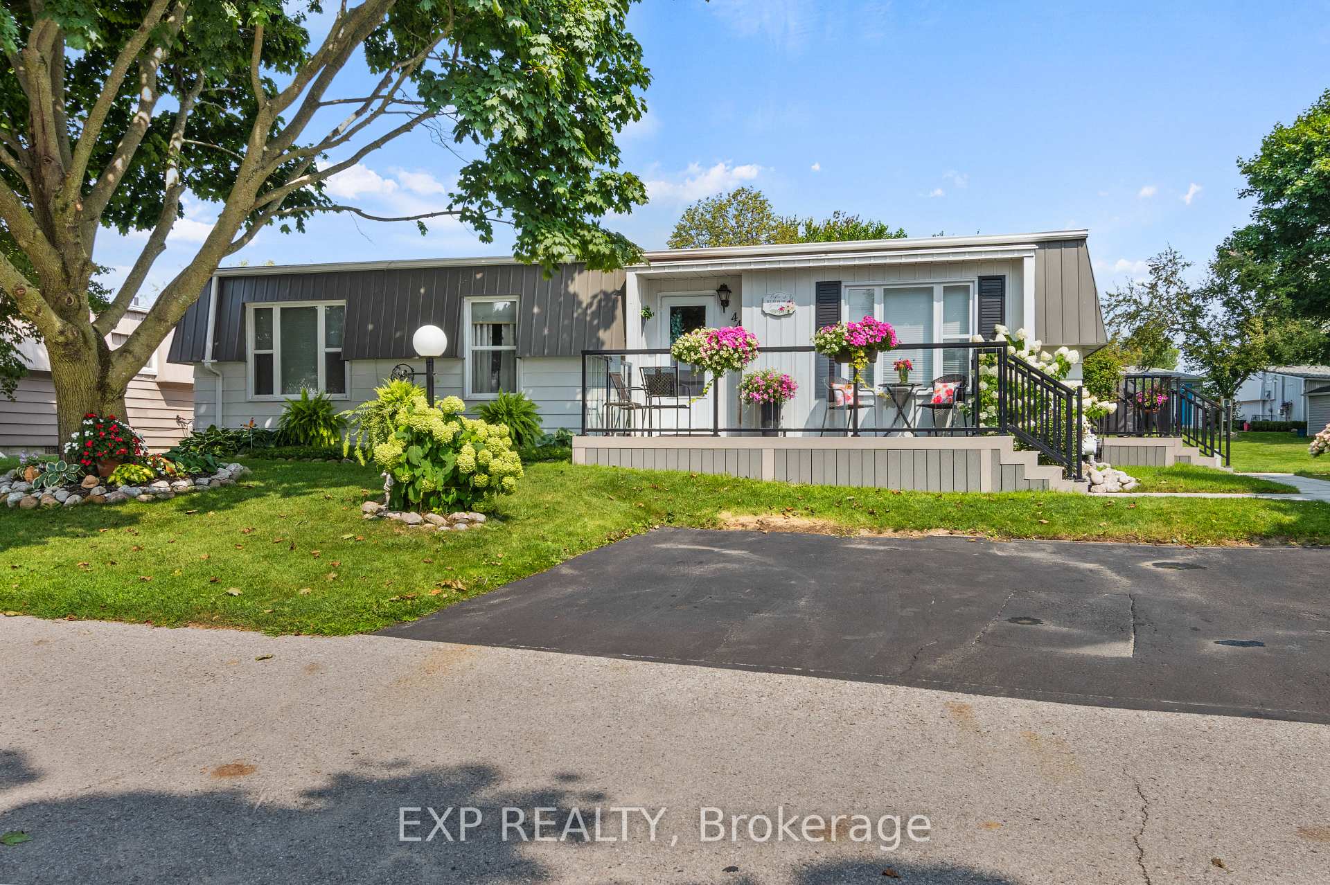 Photo 1 of 44 Bluffs Road, Clarington, Bowmanville — HOMEH