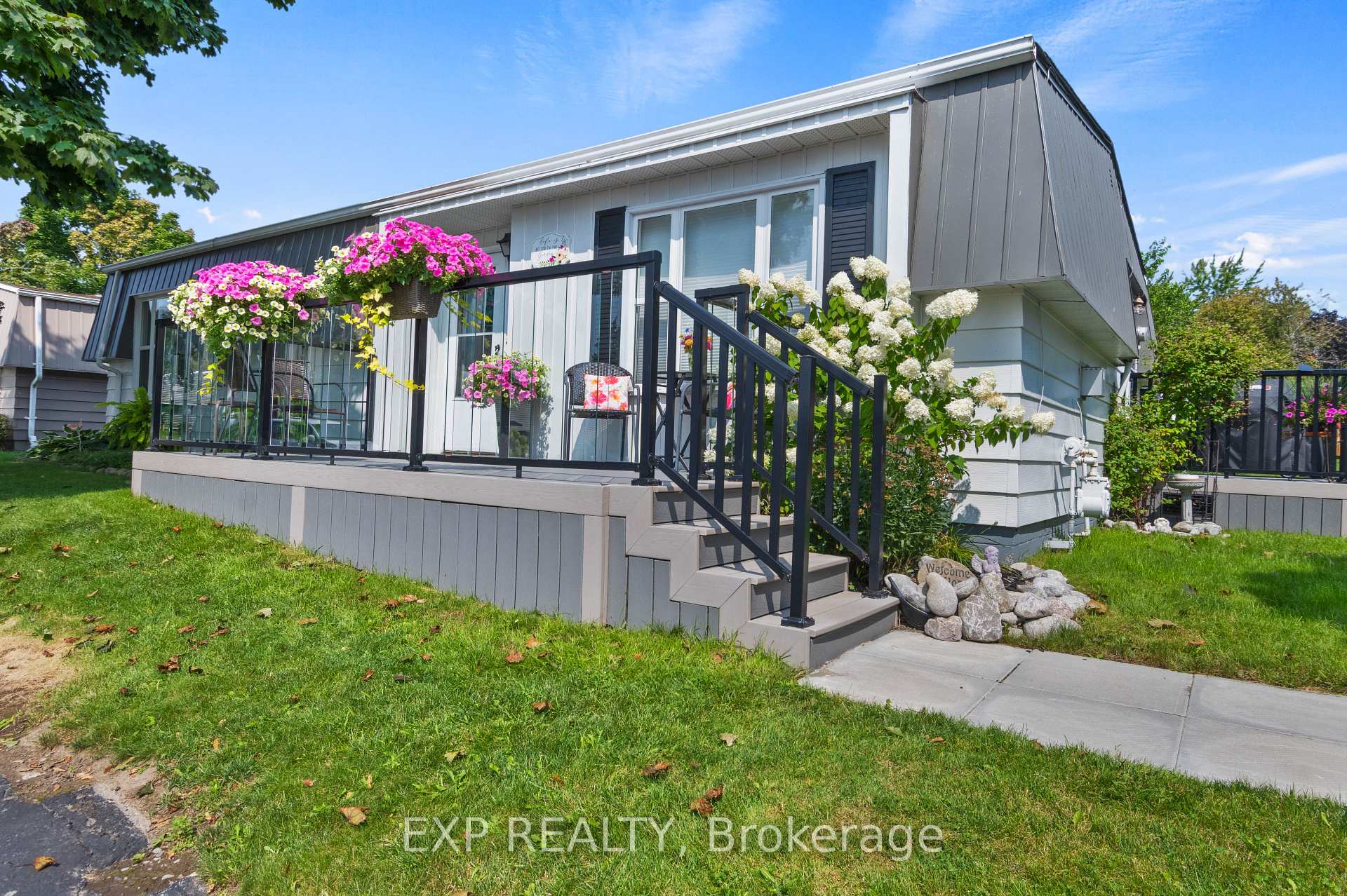 Photo 2 of 44 Bluffs Road, Clarington, Bowmanville — HOMEH