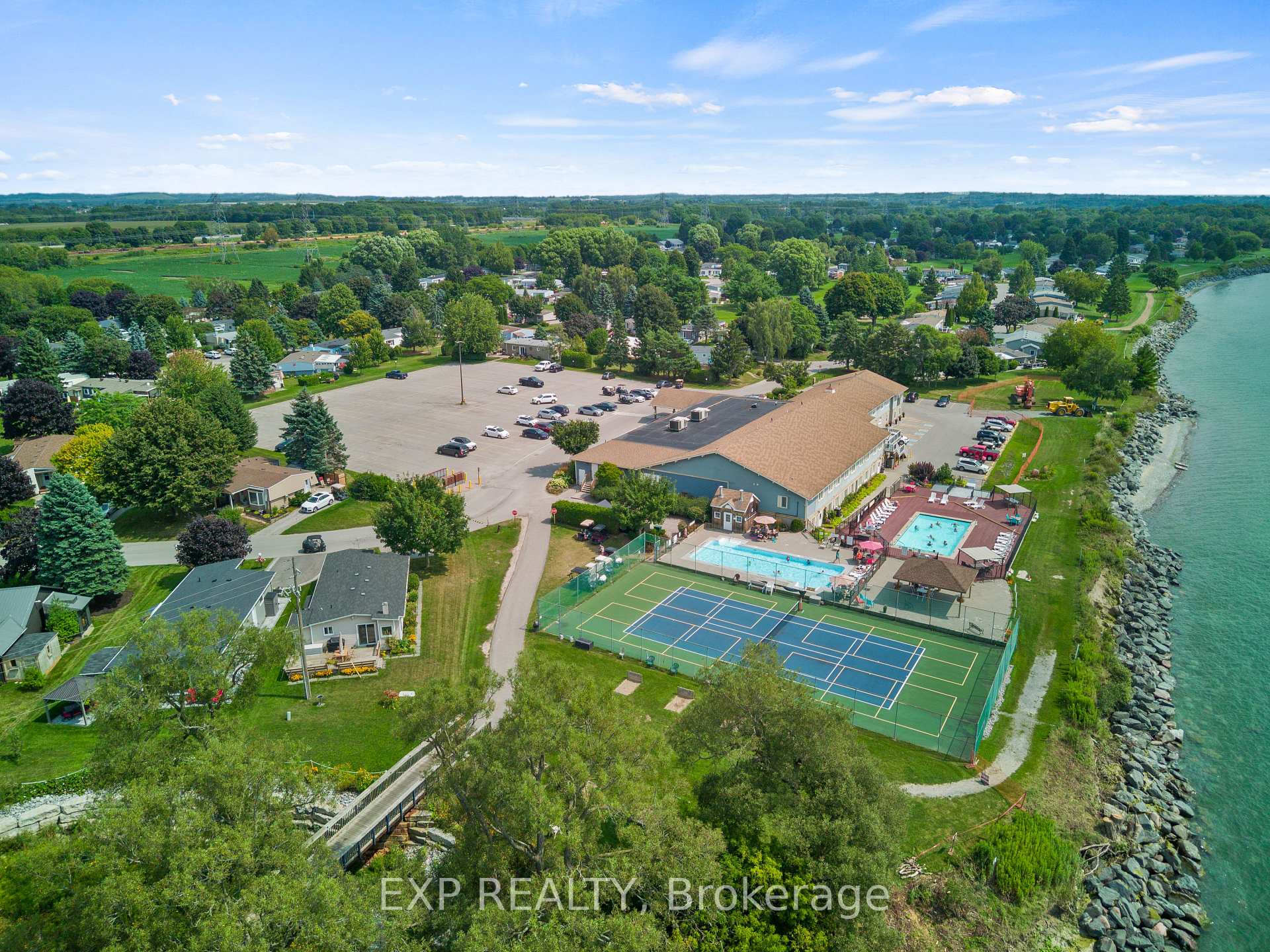 Photo 38 of 44 Bluffs Road, Clarington, Bowmanville — HOMEH