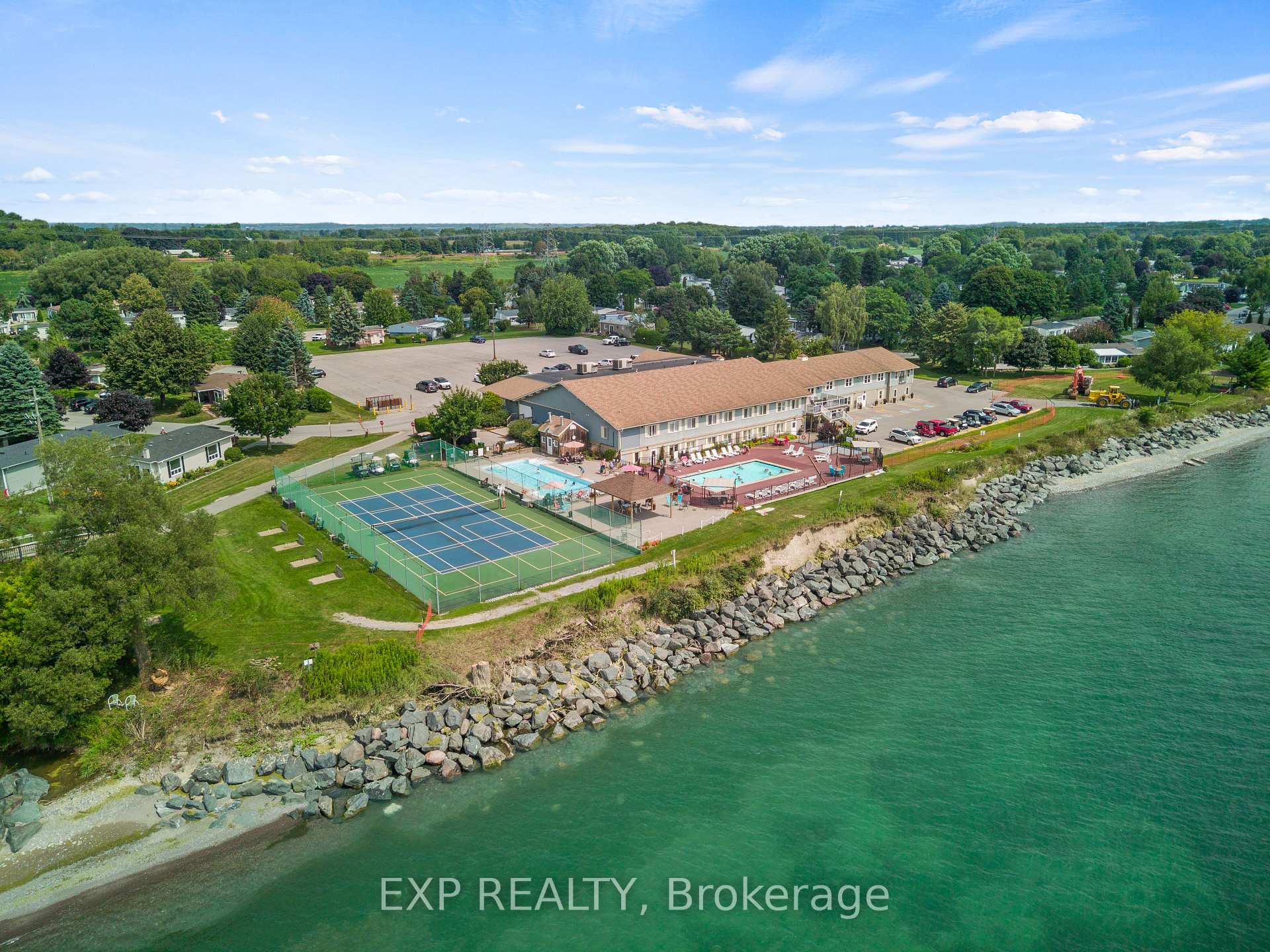 Photo 39 of 44 Bluffs Road, Clarington, Bowmanville — HOMEH