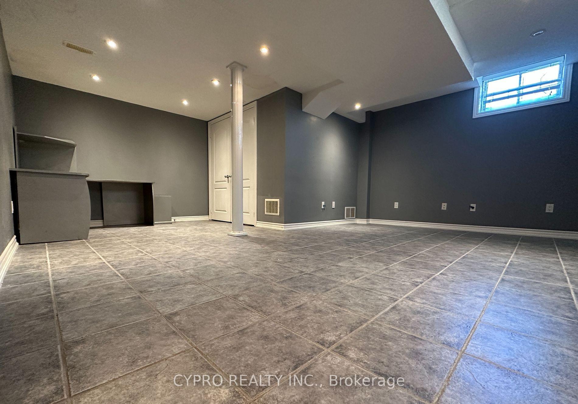 Photo 12 of 26 Warren Bradley Street, Markham, Berczy — HOMEH