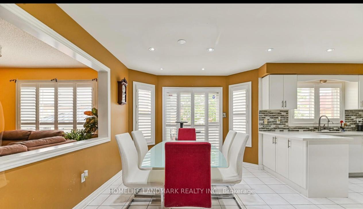 Photo 2 of 28 Dragon Tree Crescent, Brampton, Sandringham-Wellington — HOMEH