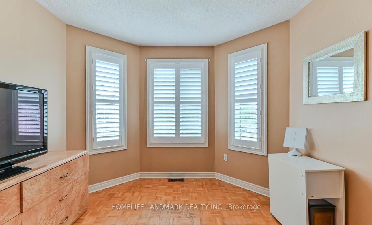 Photo 8 of 28 Dragon Tree Crescent, Brampton, Sandringham-Wellington — HOMEH