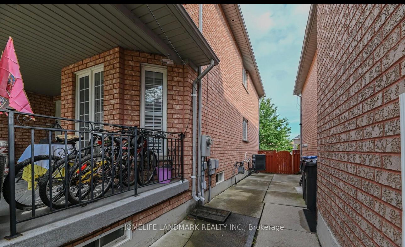 Photo 11 of 28 Dragon Tree Crescent, Brampton, Sandringham-Wellington — HOMEH