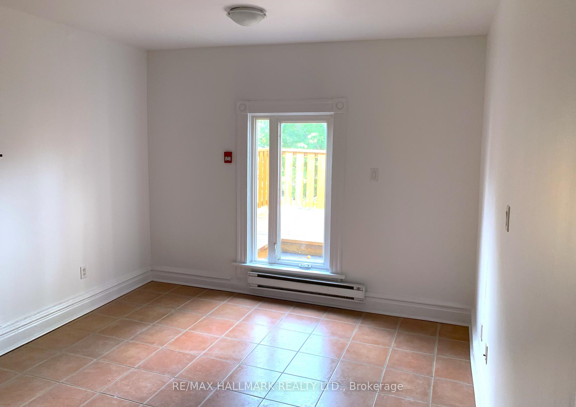 Photo 2 of Unit 4, 122 Baldwin Street, Toronto, Kensington-Chinatown — HOMEH